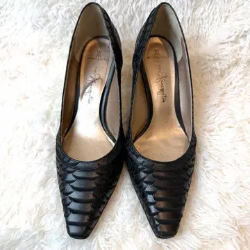 긴자 카네마츠 여성용 펌프스 블랙 가죽 엠보 일본제