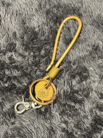 RED MOON 브라스 키 후크 바이커 키링