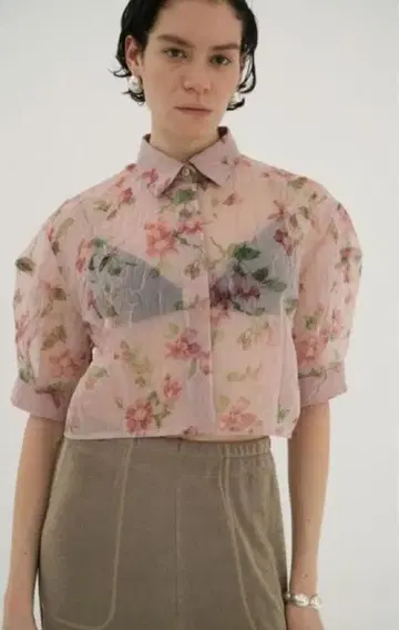 미개봉 새상품 CLANE SHEER FLOWER SHORT SHIRTS