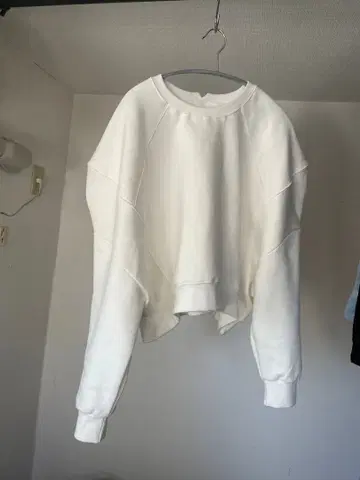 AMOMMA 퍼프 슬리브 스웨트 속기모