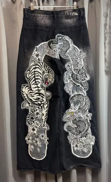 자수 데님 팬츠 블랙 용 x 호랑이 와이드 팬츠 일본풍 패턴 스트릿