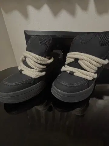 ZARA 블랙 스니커즈 로프 슈레이스