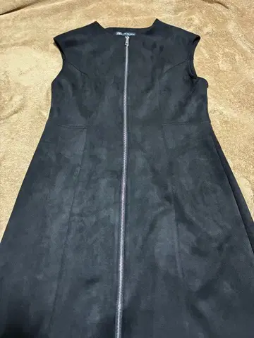 [ 새상품 ] ZARA 페이크 스웨이드 지퍼 원피스