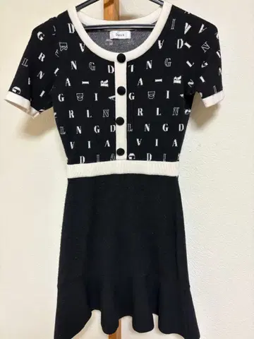반팔 니트 원피스 블랙/화이트