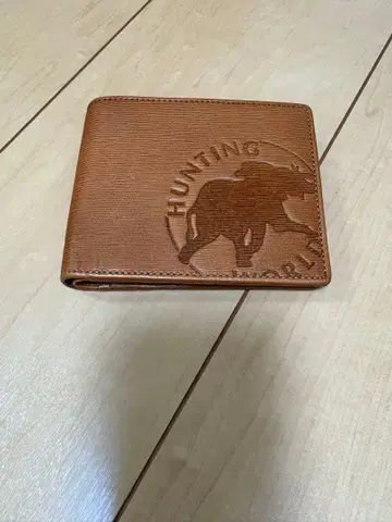 HUNTING WORLD 이단 접이식 지갑 카멜