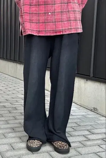 페이드 가공 블랙 와이드 스웨트 팬츠