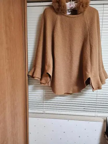 클리닝 완료 [투 비 시크] LL 카멜 플레어 슬리브 케이프 코트