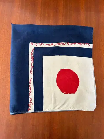 발송은 12월 21일 이후가 됩니다. 45R 실크 스카프