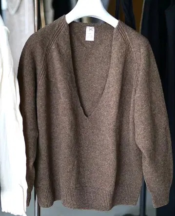 새상품 BASERANGE SOAR V NECK