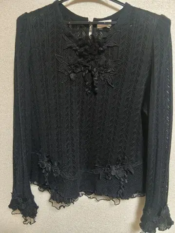 아틀리에 마리코 블랙 꽃무늬 자수 긴팔 상의