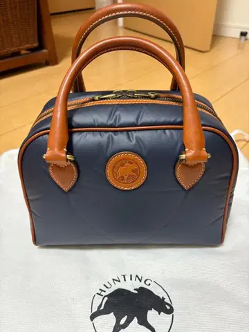 HUNTING WORLD 네이비 라운드 백