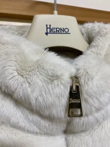 Herno 화이트 퍼 다운 자켓