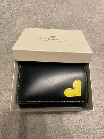 [미사용품] UNO KANDA 블랙 가죽 3단 폴더형 지갑