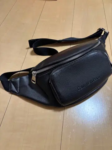 [ 새상품급 ] Calvin Klein Jeans 바디백 웨스트 파우치