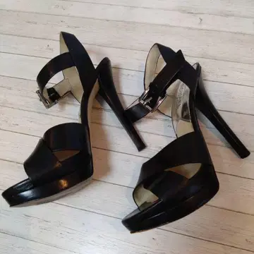 블랙 가죽 하이힐 샌들