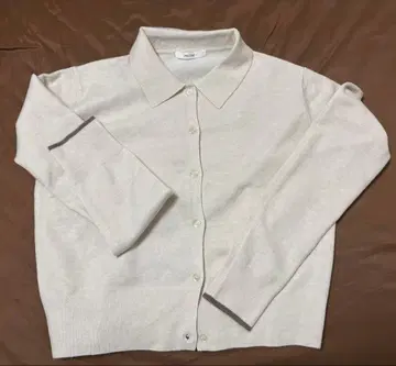 DISCOAT 쫄깃 카라 가디건 아이보리