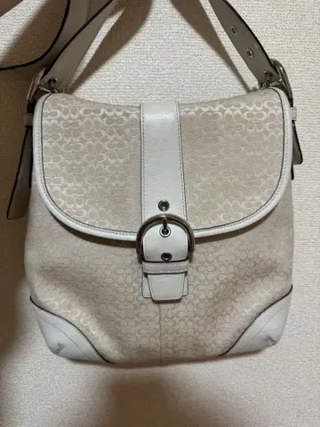 화이트 숄더백 로고