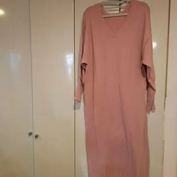 핑크 V넥 긴팔 롱 원피스