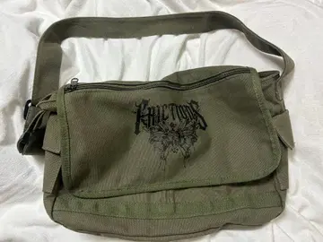 올리브색 숄더백 로고 자수