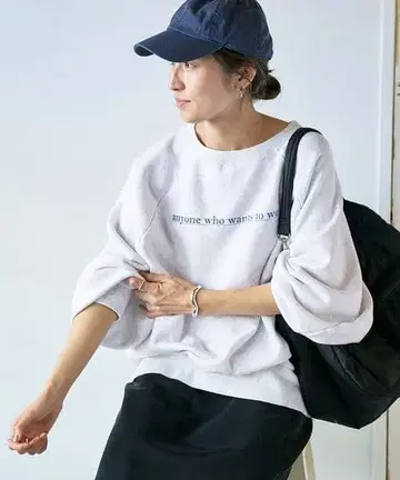 haru x FRAMeWORK 프레임워크 콜라보 로고 맨투맨