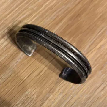 실버 스트라이프 디자인 커프 팔찌