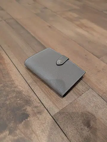 보나벤투라 홀리데이 컬렉션 벨티드 멀티 미디엄 지갑