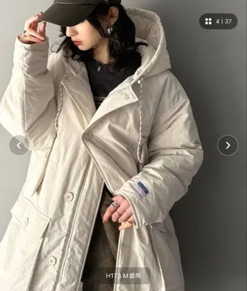 아이보리 후드 부착 다운 자켓 M 사이즈