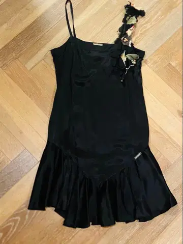 갈리아노의 원피스 블랙 새틴