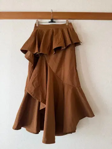 eimy 프릴 장식 브라운 플레어 스커트