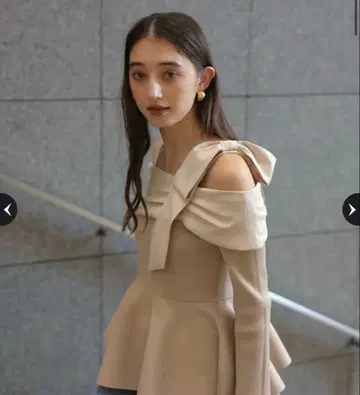 택 포함 새상품 Rirandture 오프숄더 리본 도킹 니트