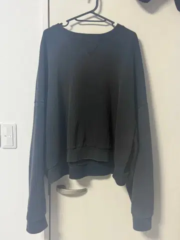 entire studios BOX CREW 맨투맨