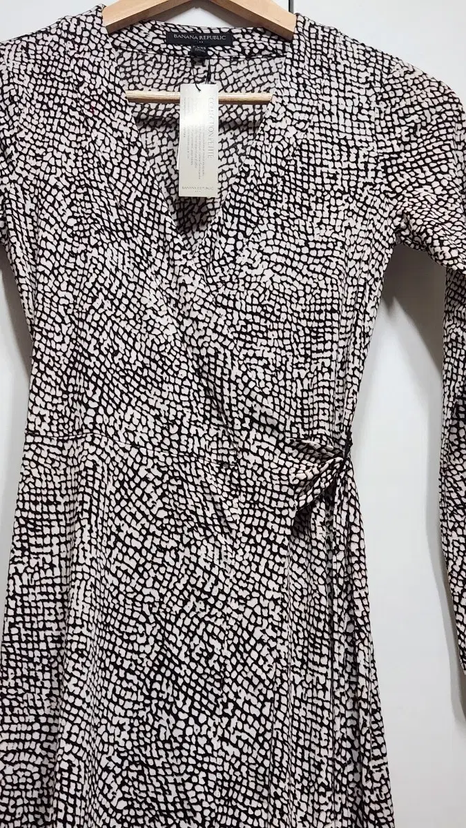 Banana Republic Wrap Onepiece Black/White Pattern