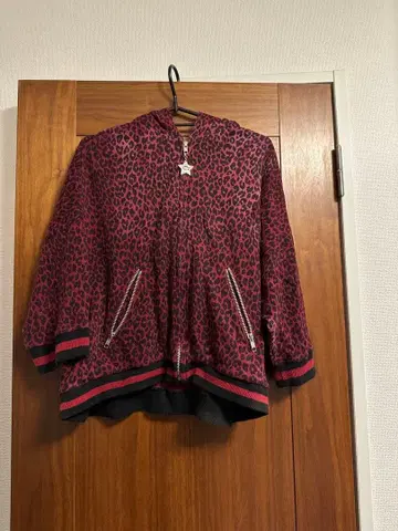 CANDY STRIPPER 레오파드 무늬 후드티