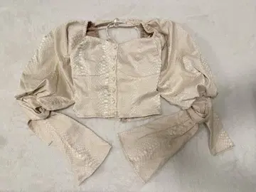 [ 새상품급 ] MELT THE LADY 블라우스 아이보리