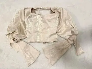 [ 새상품급 ] MELT THE LADY 블라우스 아이보리