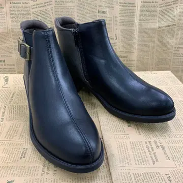 새상품 여성용 M 사이즈 넓은 인조 가죽 부츠 블랙 9858