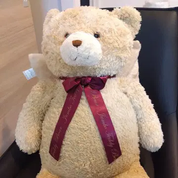 리본 포함 베이지색 큰 봉제 인형