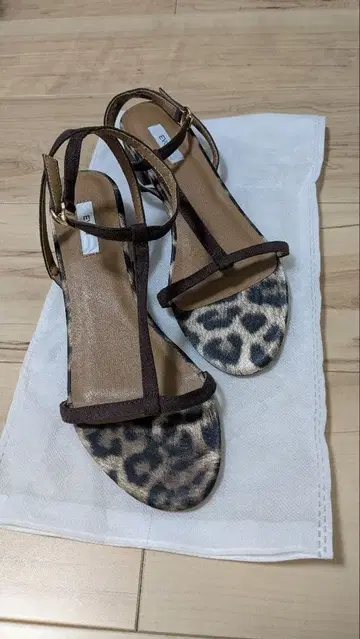 이볼 EVOL T 스트랩 라운드 샌들