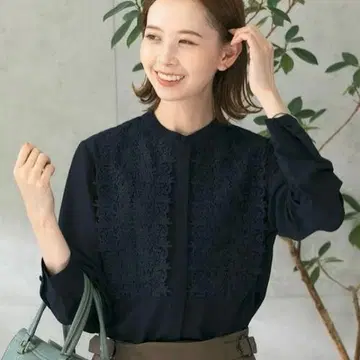 컨디션 최상 어반 리서치 로쏘 워셔블 레이스 블라우스 네이비