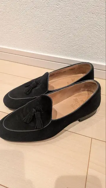 Berwick 버윅 블랙 스웨이드 태슬 로퍼 벨지안