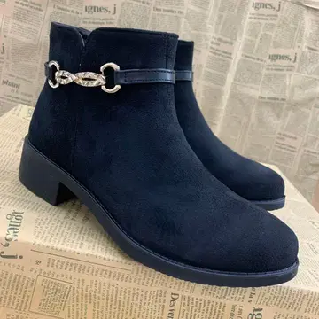 새상품 여성용 M 사이즈 페이크 스웨이드 부츠 블랙 9860