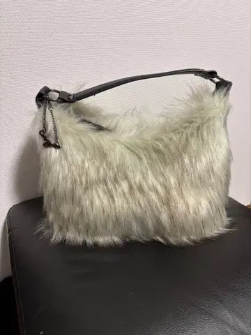 쿨레볼사 퍼 숄더백 그레이