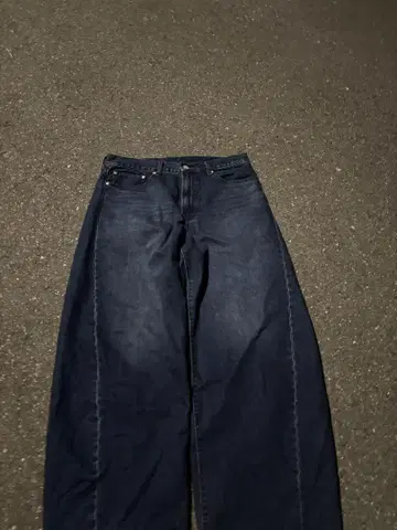 다크 블루 배기 초와이드 실루엣 신