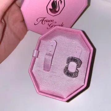 SWAROVSKI 이어커프 아리아나 그랑데