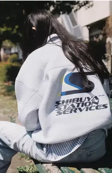 ZARA 파이핑 텍스트 스웨트 셔츠