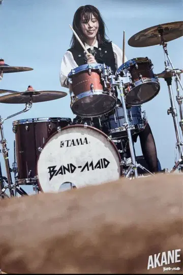 BAND-MAID AKANE B2 포스터