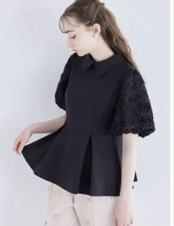 입체 플라워 슬리브 절개 카라 부착 페플럼 본딩 상의