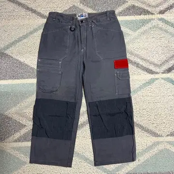 테크 팬츠 그레이 카고 팬츠 빨간색 패치 포함