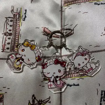 키티 아크릴 키링 4종 묶음 판매