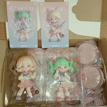 SIMON TOYS 피규어 2체 세트.